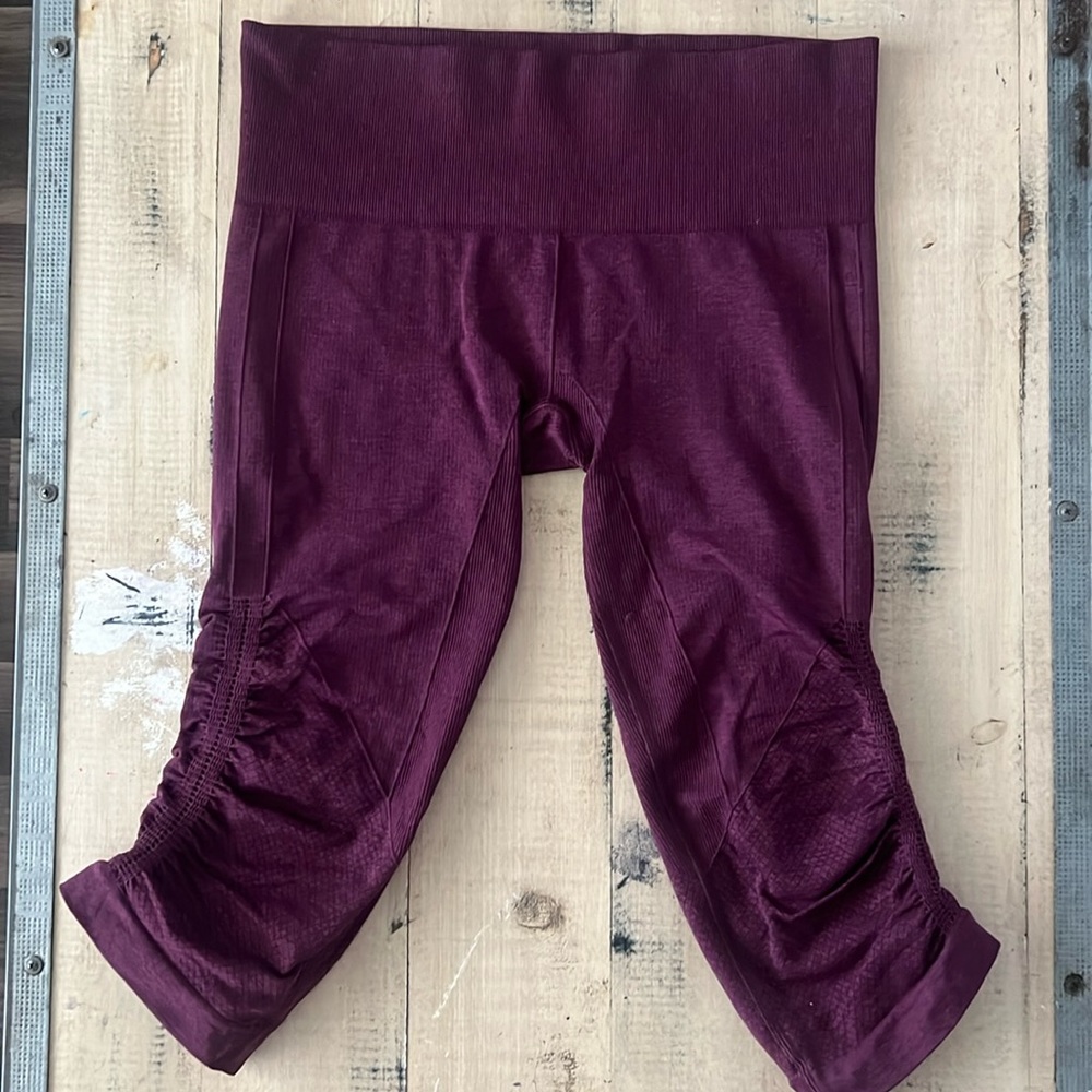 Lululemon In Motion cropped leggings